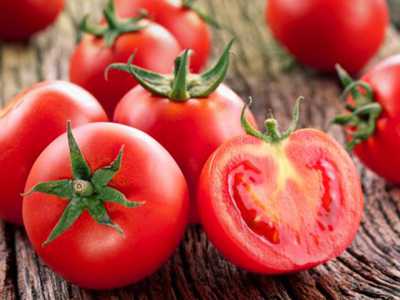 Свежие томаты полезны беременным женщинам в виде салатов с добавлением растительных масел