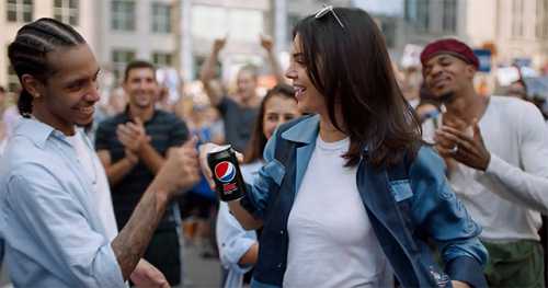 Кендалл Дженнер снялась в новом рекламном видео Pepsi видео