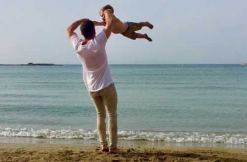 Шепелев опубликовал трогательное фото с сыном