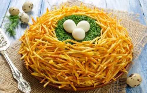 Раньше я добавляла в рыбные и мясные котлеты мякоть кабачка более водянистую, которую непременно приходилось отжимать